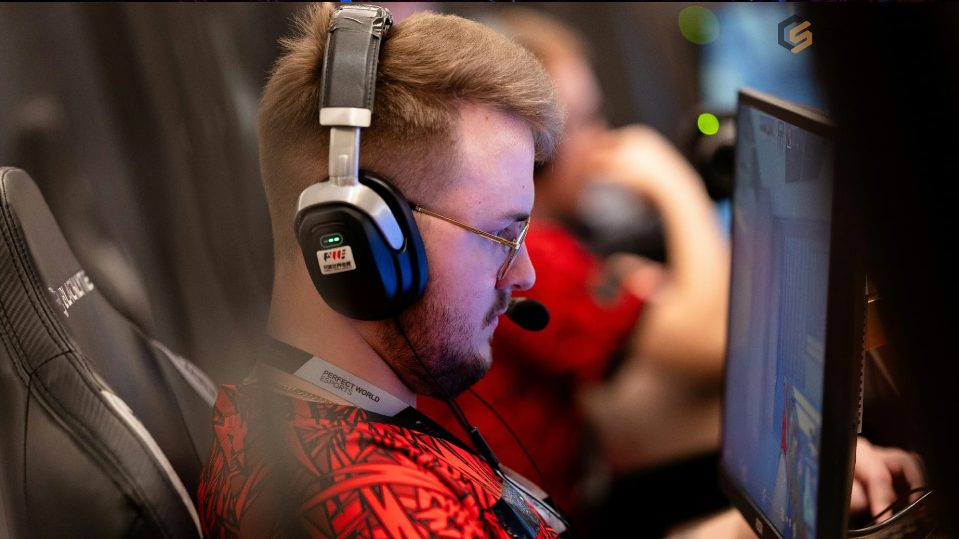 9INE подписали flayy