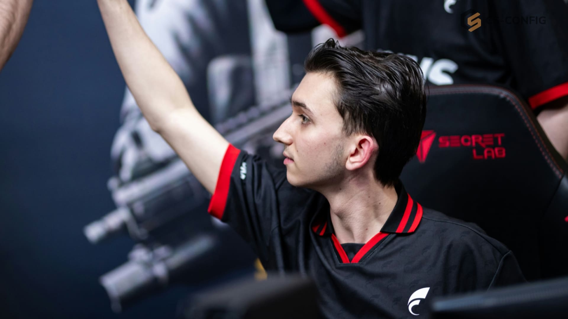 Участник команды FOKUS чуть не сломал стол после поражения от EYEBALLERS