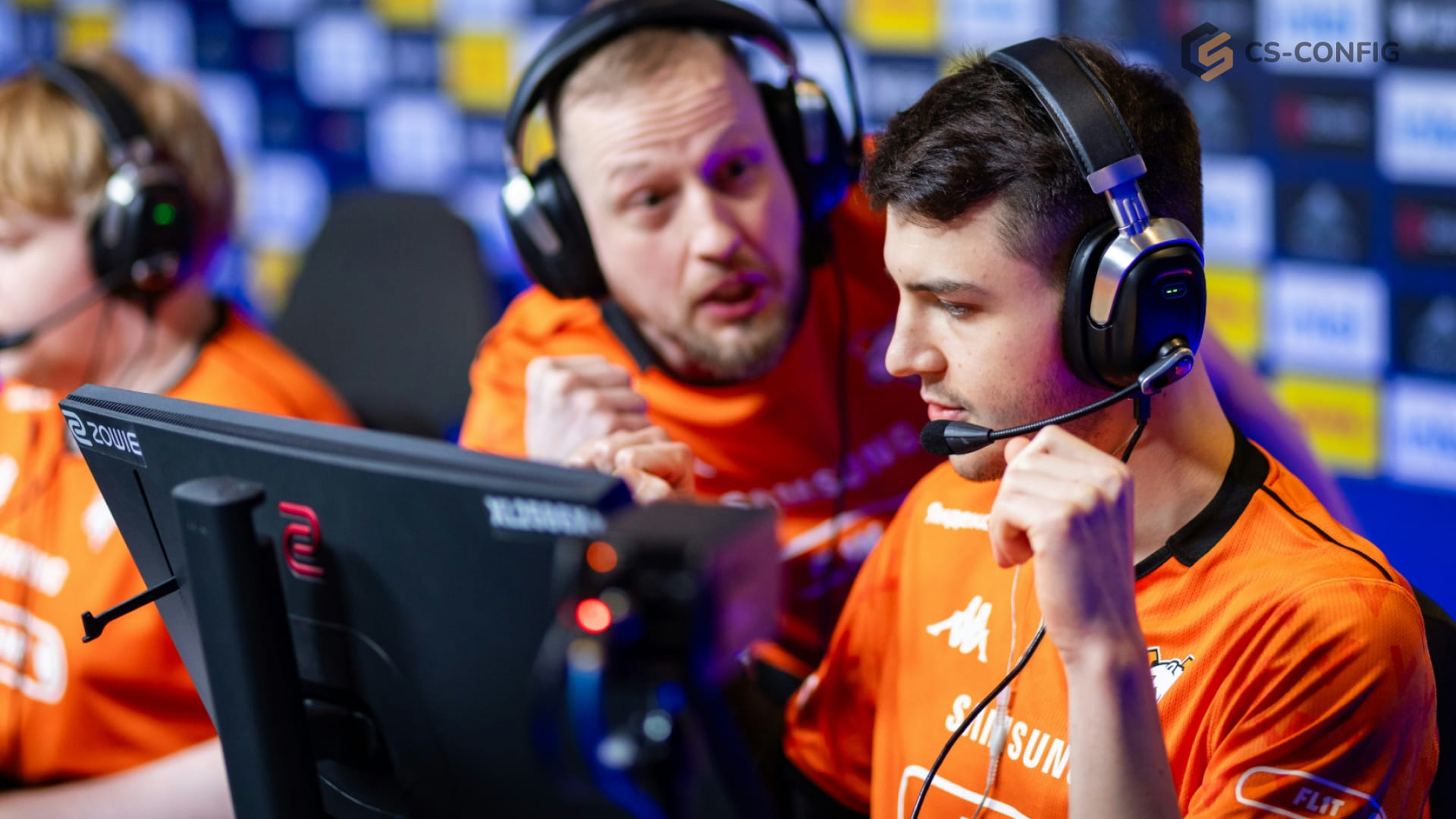 Virtus.pro вышла в плей-офф CIS LAN #5